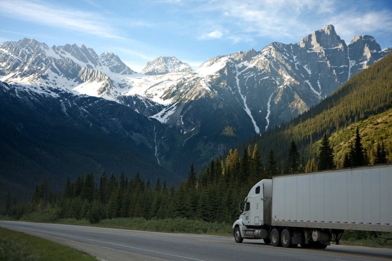 truck-freight-transportation-2677373